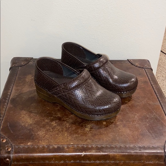poshmark dansko clogs